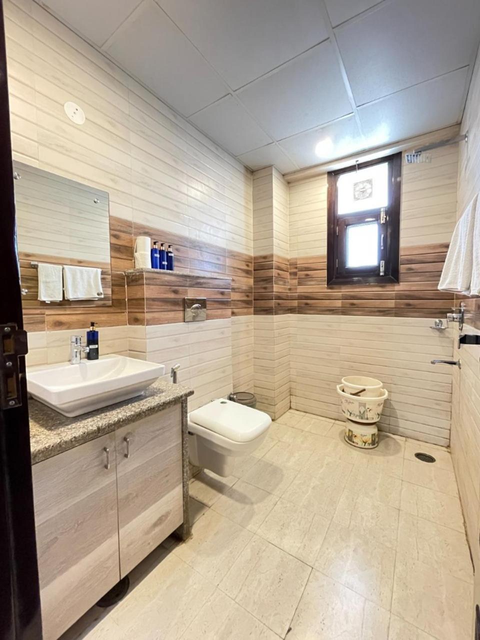 Bedchambers Serviced Apartments, Sector 38 Gurgaon Dış mekan fotoğraf